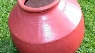 घटम - एक मिट्टी का बर्तन वाद्य यंत्र, कर्नाटक संगीत के लिए उपयोग किया जाता है।