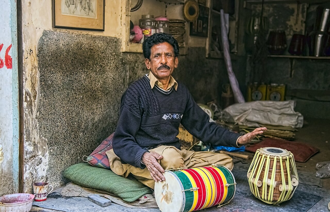पखावज - ध्रुपद संगीत का परंपरागत वाद्य यंत्र