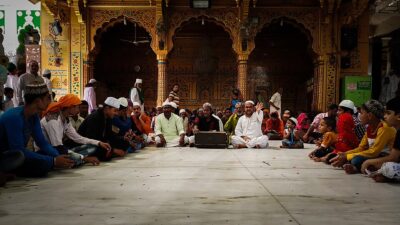 अजमेर शरीफ दरगाह में क़व्वाली का प्रदर्शन