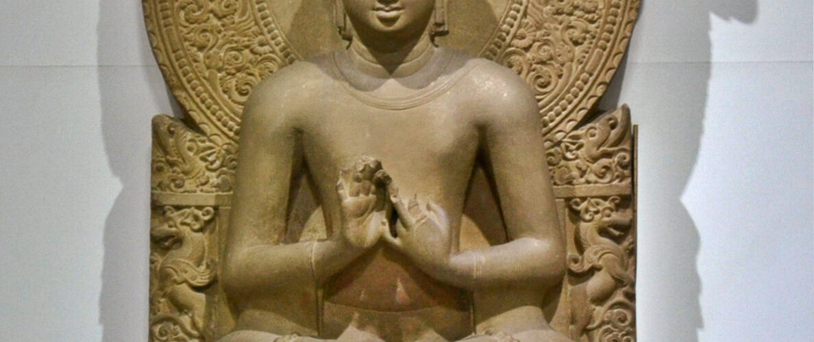 ध्यान मुद्रा — पद्मासन में एक मनुष्य। शांत रस की सर्वश्रेष्ठ अभिव्यक्ति।