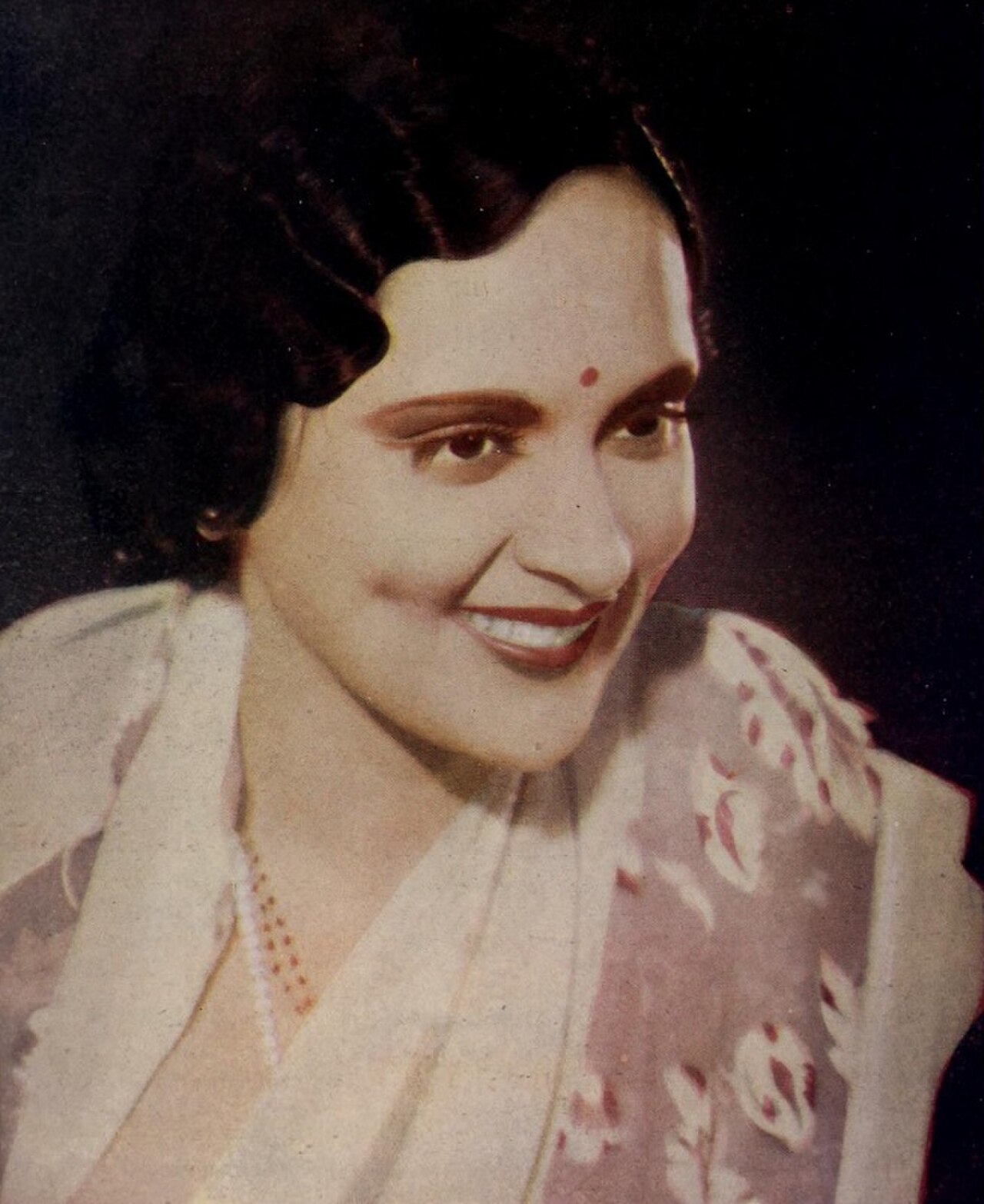 दुर्गा खोटे, लगभग 1938 — 'अयोध्येचा राजा' (1932) में तारामती की भूमिका निभाने वालीं अभिनेत्री, जिन्होंने एक सभ्रांत परिवार से फ़िल्म जगत में आकर सामाजिक वर्जना तोड़ी