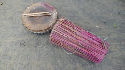 तमक और तुमदाक — संथाल समुदाय के पारंपरिक ढोल, दिनाजपुर, बांग्लादेश